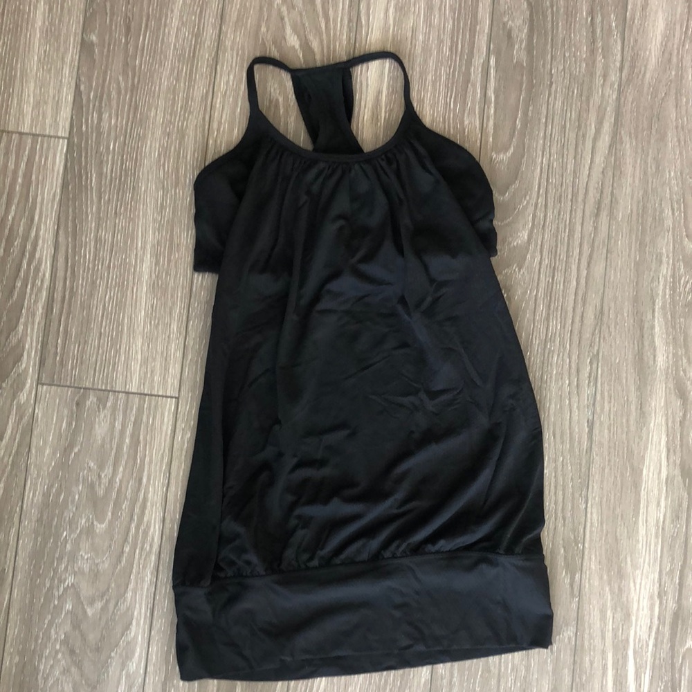 Lululemon size 6 workout top with built-in bra